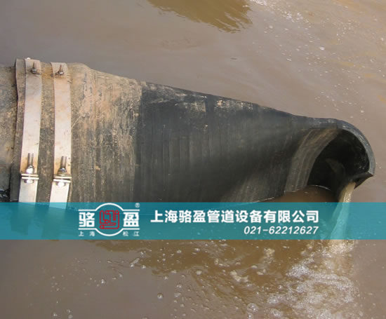 法蘭式<a href=http://www.huasuankj.cn/ target=_blank class=infotextkey><a href=http://www.huasuankj.cn target=_blank class=infotextkey>鴨嘴閥</a></a>排污現(xiàn)場